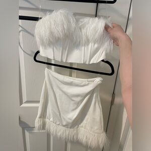 White feather two piece set size 4 small